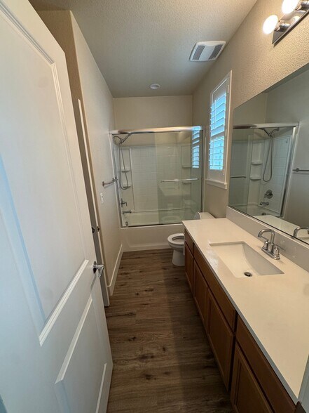 Building Photo - 5494 Antioch