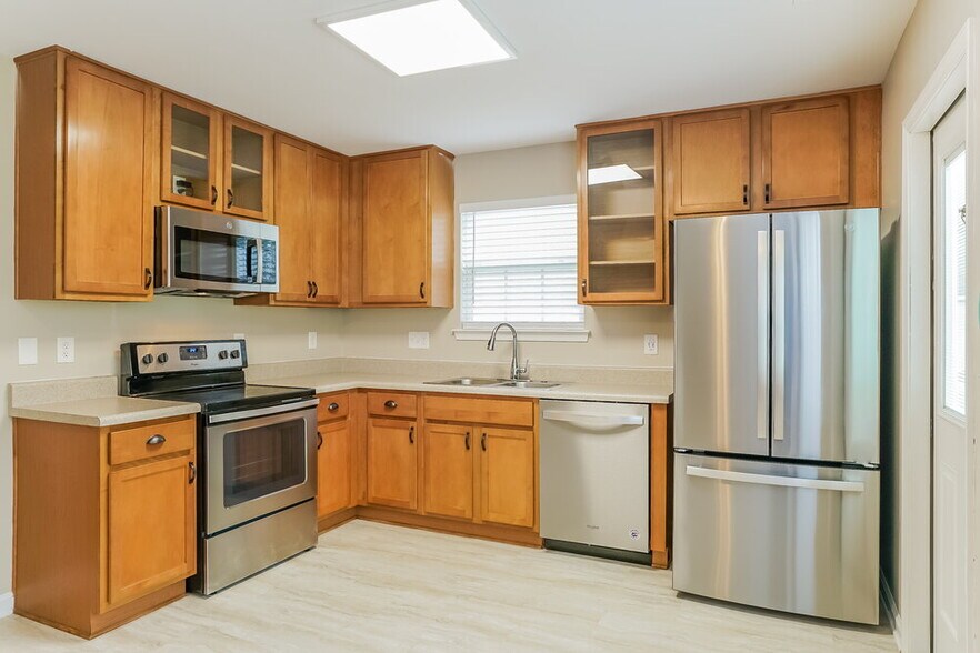 Building Photo - 5825 Bryanstone Pl