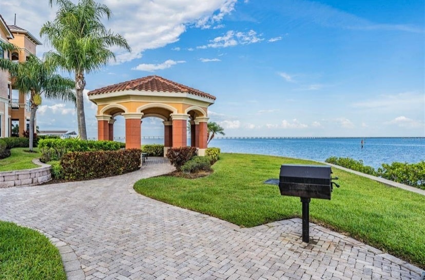 Building Photo - 2765 Via Cipriani St