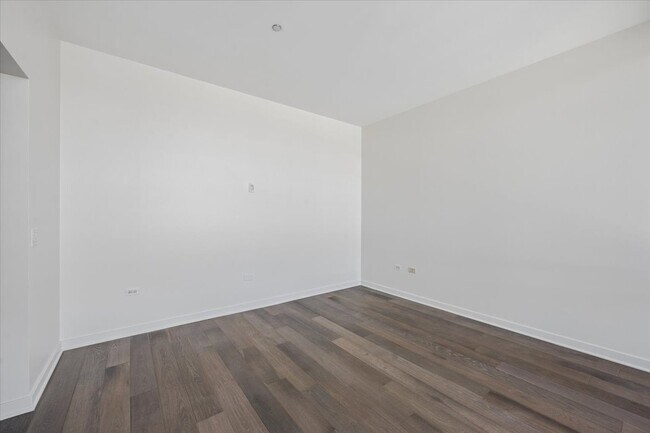 Building Photo - 860 W Blackhawk St