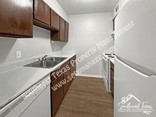 Building Photo - 427 Pinchback Rd