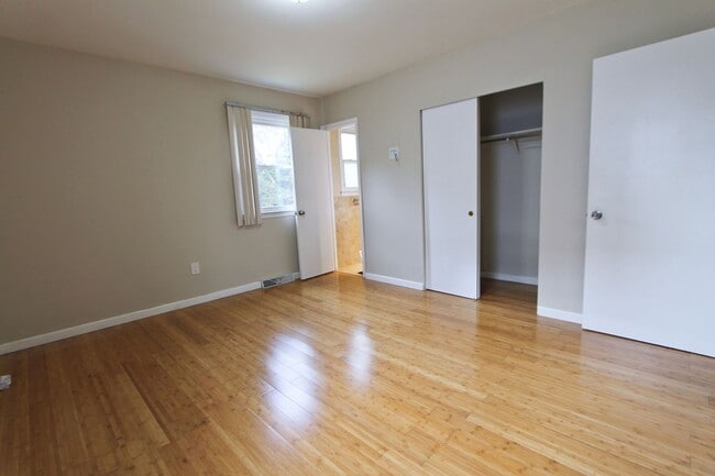 Building Photo - 617 Renz St