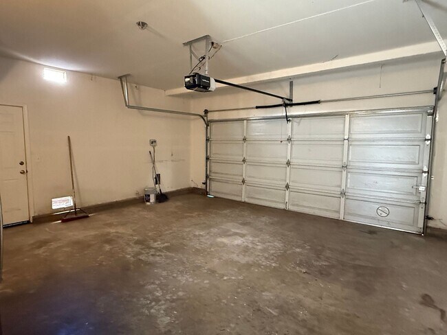 Building Photo - Come Check out this Lovely 4 Bedroom 2.5 B...