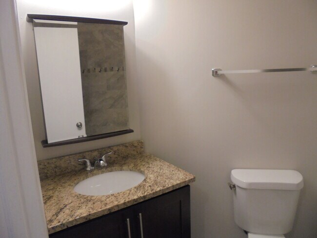 Building Photo - 1847 Grandview Pl