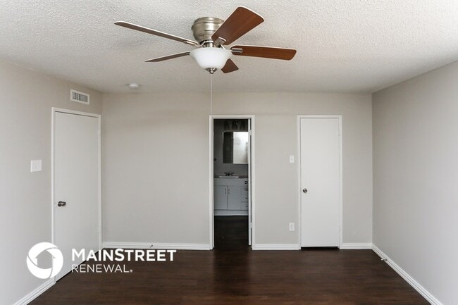 Building Photo - 710 Bluebonnet Dr