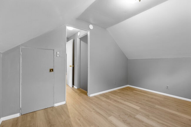 Building Photo - 60 Leslie Ave