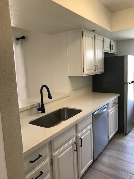 Kitchen - 7510 E Thomas Rd