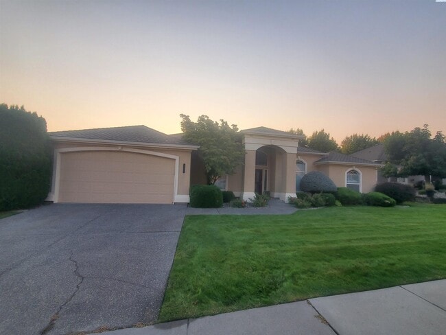 Primary Photo - Golf Course Frontage