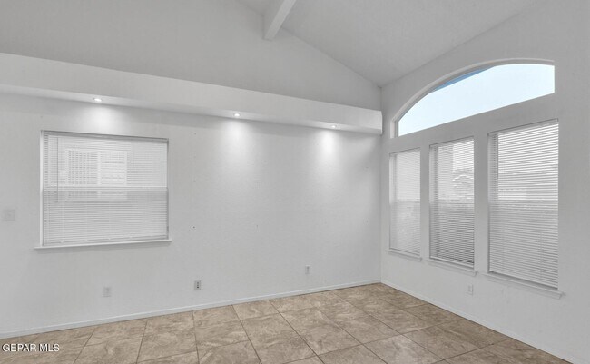 Building Photo - 7489 Plaza Redonda Dr