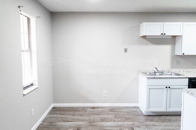 Building Photo - 129 Hillcrest Dr