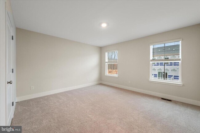 Building Photo - 180 Munsee Cir