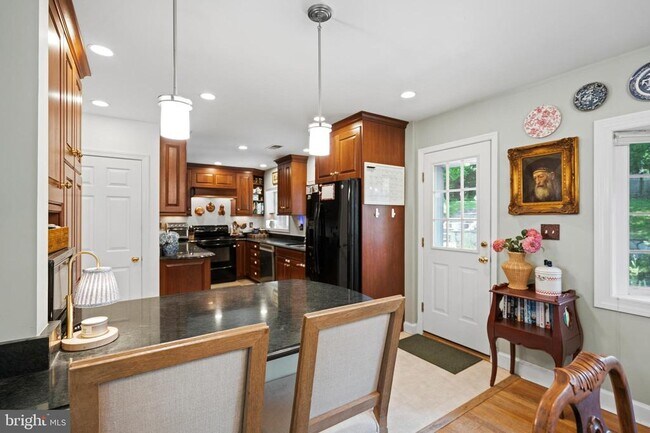 Building Photo - 5201 Brookeway Dr