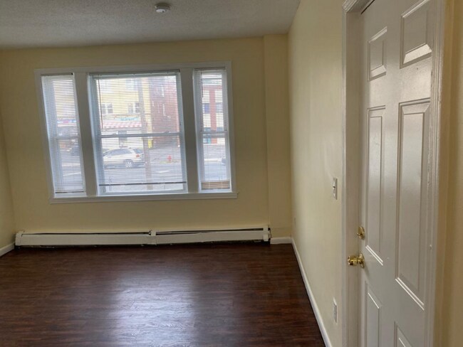 Building Photo - 464 Wethersfield Ave