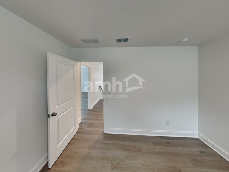 Building Photo - 208 Argea Dr