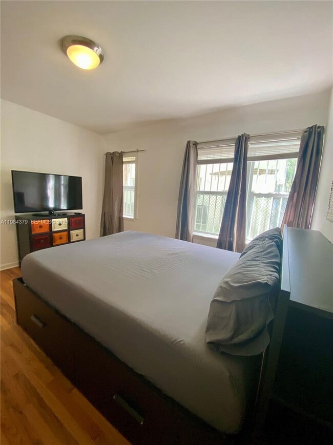 Building Photo - 1521 Lenox Ave.