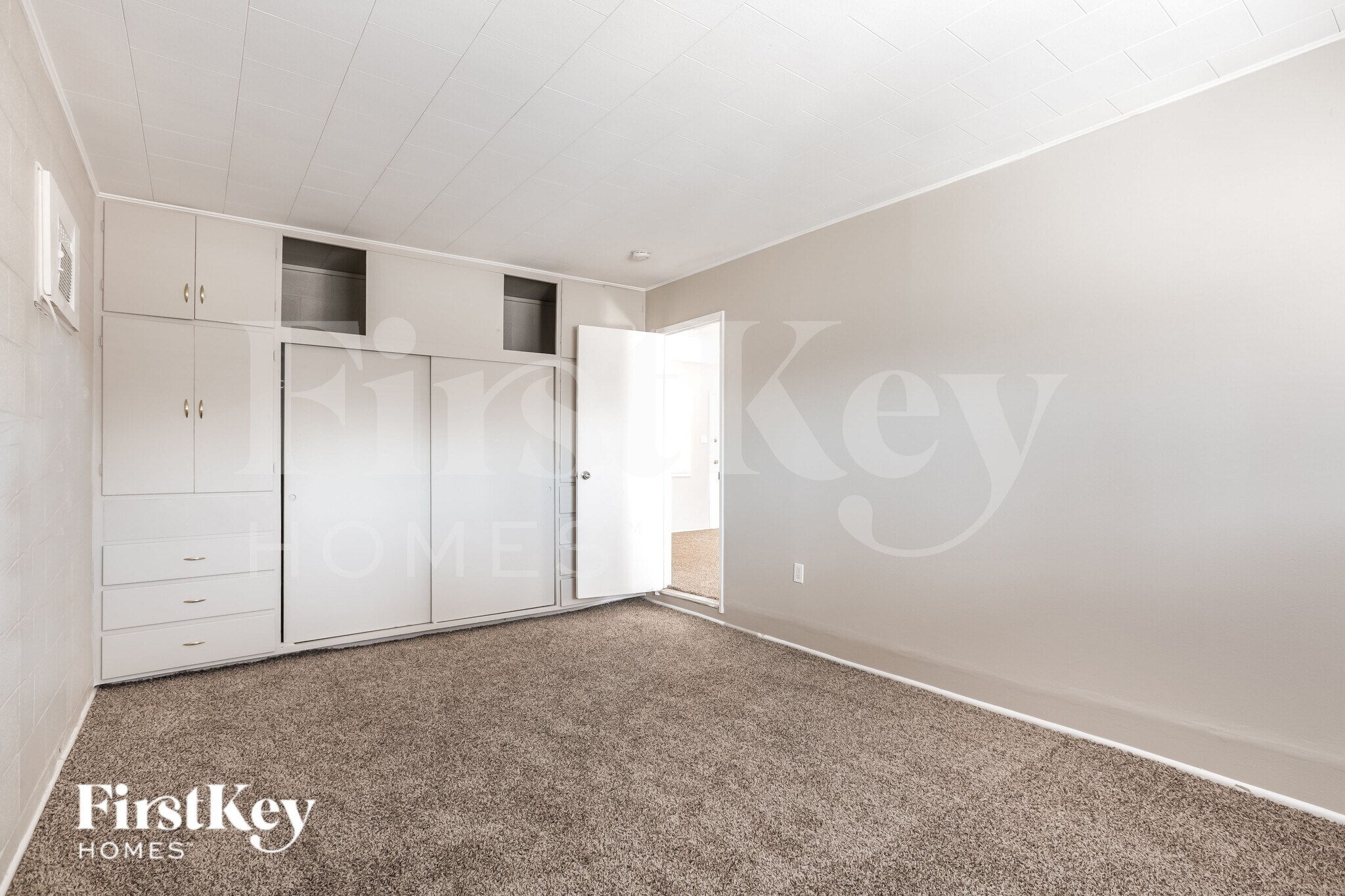 Building Photo - 2800 E Webb Ave