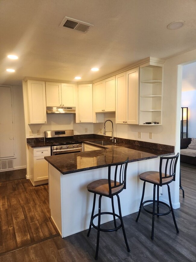 Building Photo - 4 bedroom, 2 bathroom home for rent off of Higuera Street