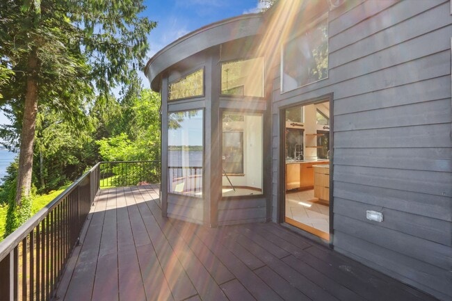 Building Photo - Stunning 3,146 Sq. Ft. Olympia Waterfront ...