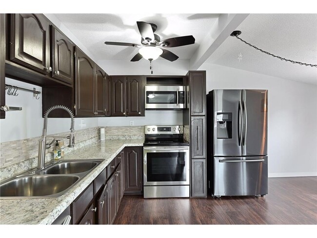 Building Photo - 4556 Island View Dr