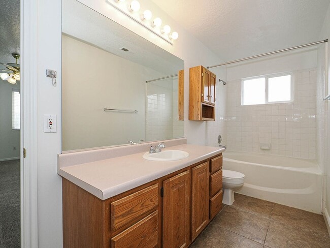 Building Photo - Charming 3-Bed, 2-Bath Home in Prime Ameri...