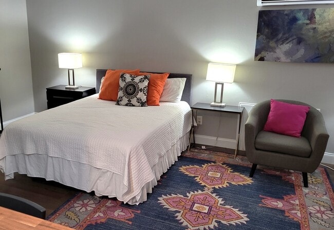 Building Photo - 815 Clay St