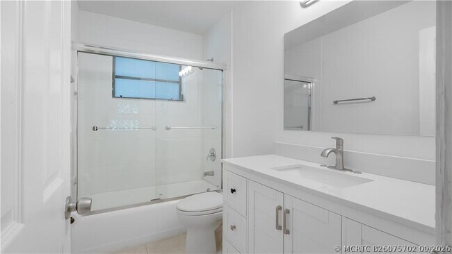 Building Photo - 2161 NE 35th St