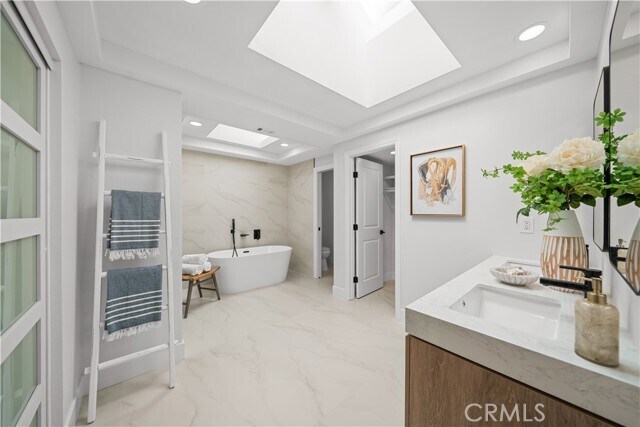 Building Photo - 12 Creekside