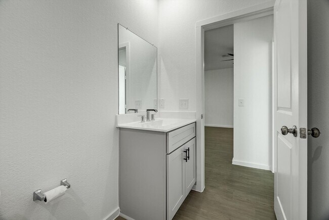 Building Photo - 519 Louis Ln