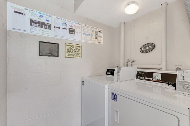 Building Photo - BEAULTIFUL 1 BEDROOM, 1 BATHROOM CONDO LOC...