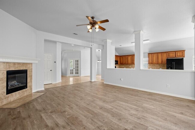 Building Photo - 415 S Frontier Ln