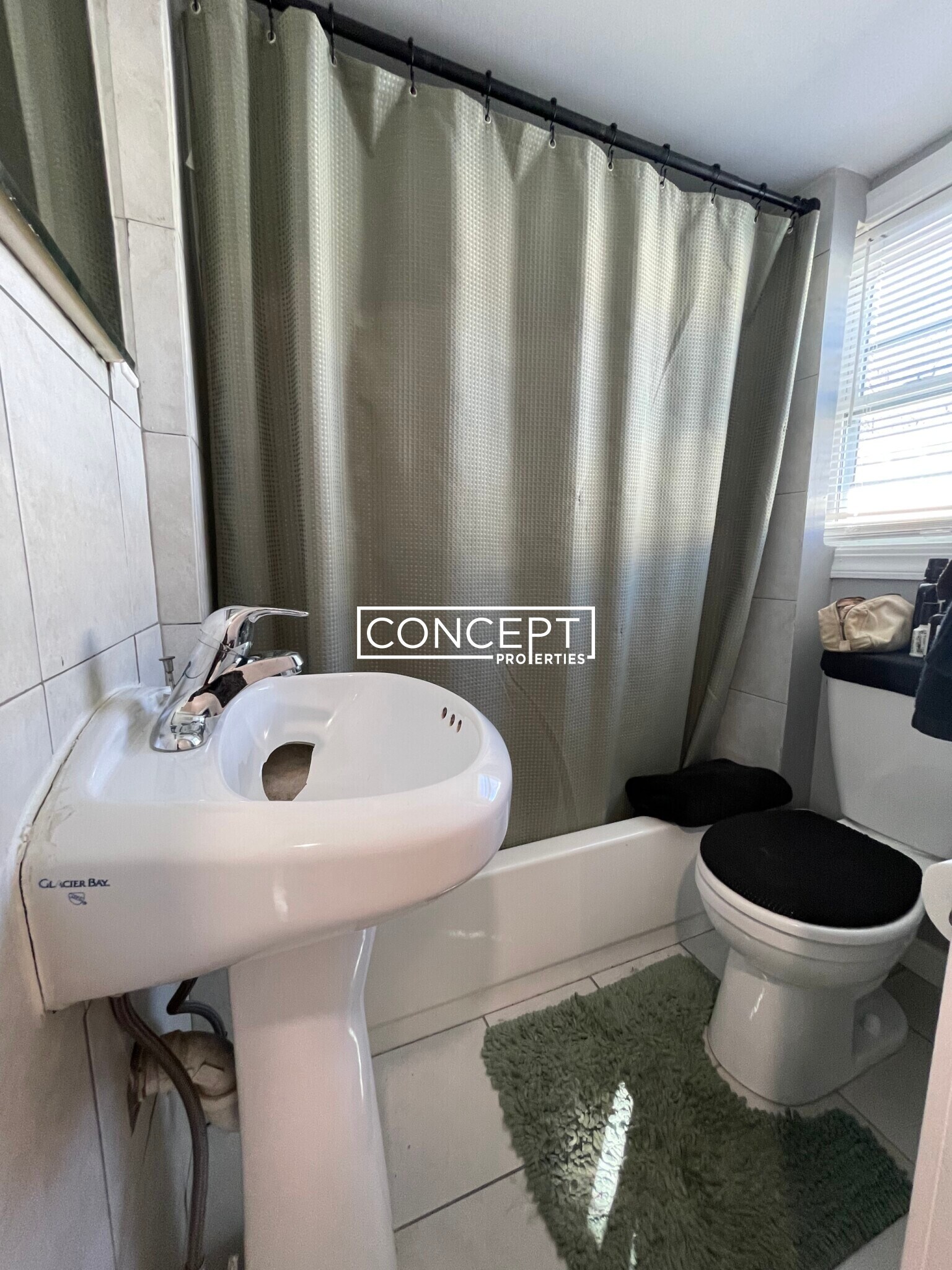 Building Photo - 648 Columbia Rd