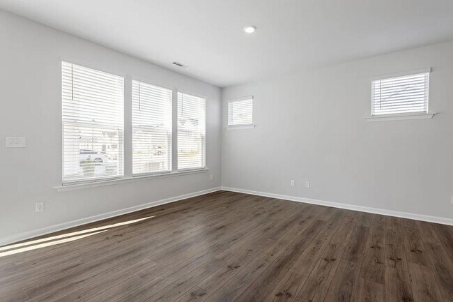 Building Photo - 51 Pansy Pk