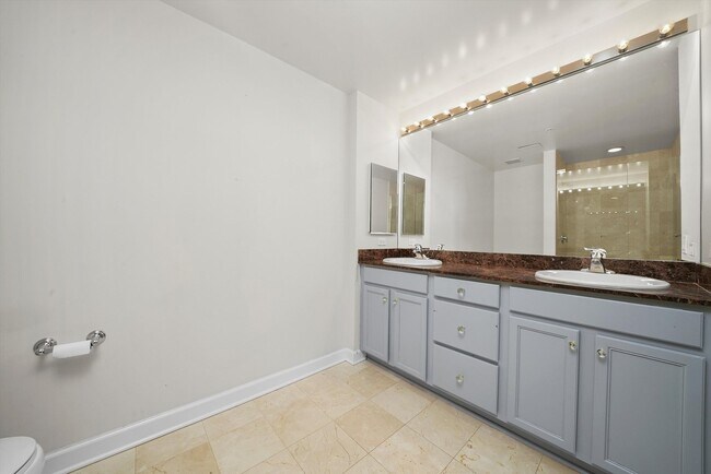 Building Photo - 1629 S Prairie Ave