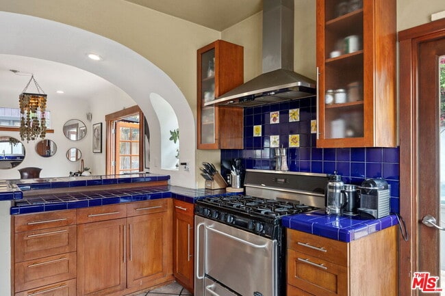 Building Photo - 334 Crane Blvd