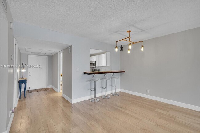 Building Photo - 3151 N Course Ln