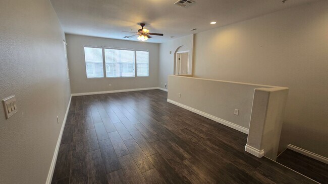 Building Photo - 3975 N Hualapai Way