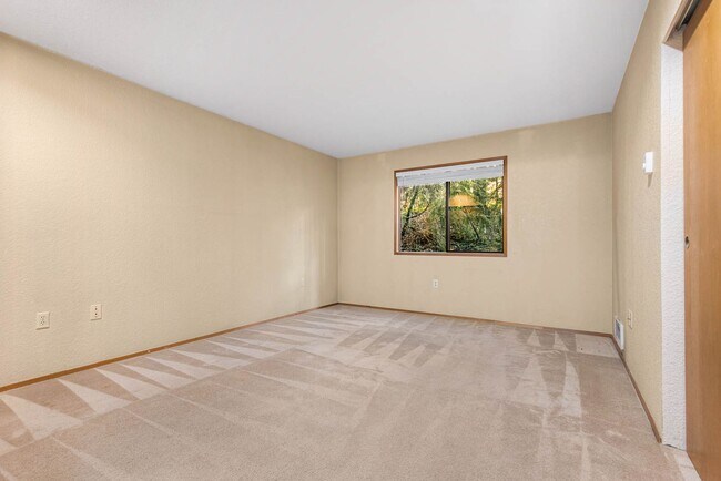 Building Photo - 2 Bedroom 2 Bathroom Condo Near Downtown Kirkland