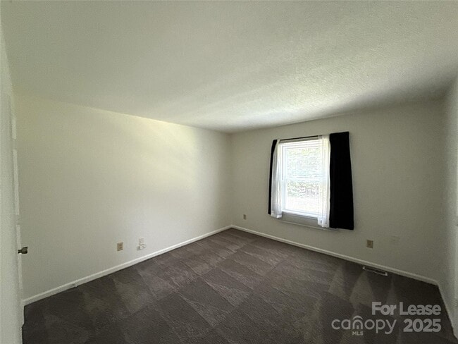 Building Photo - 1724 Village Lake Dr