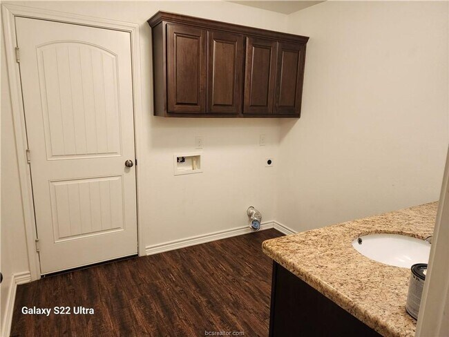 Building Photo - 4 Bedroom, 2 Bath in Dove Crossing Subdivi...