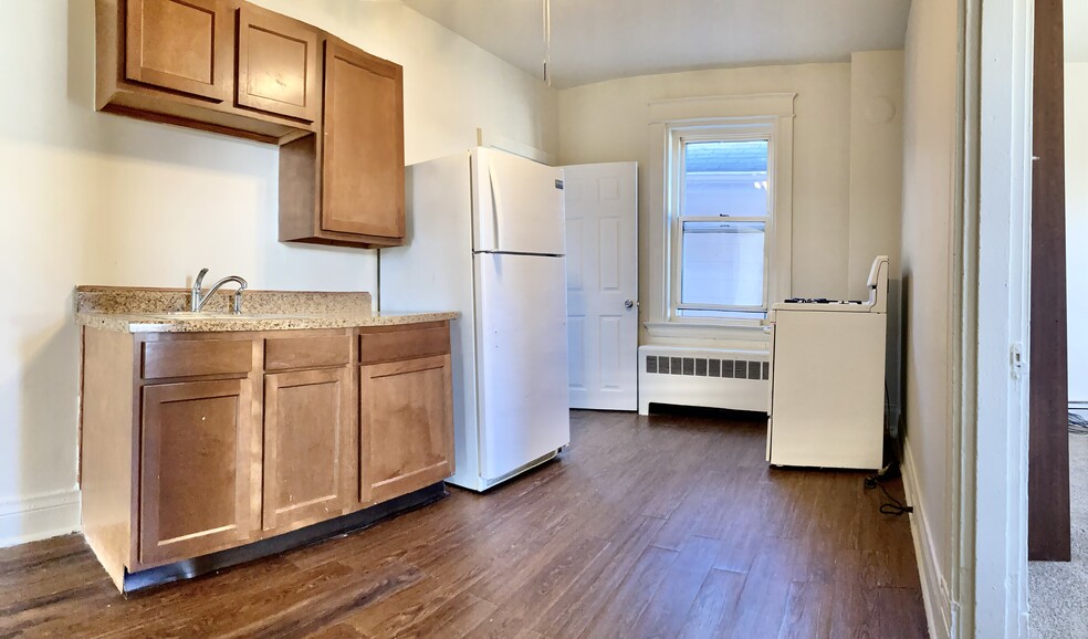 Kitchen - 5201 Hunter Ave