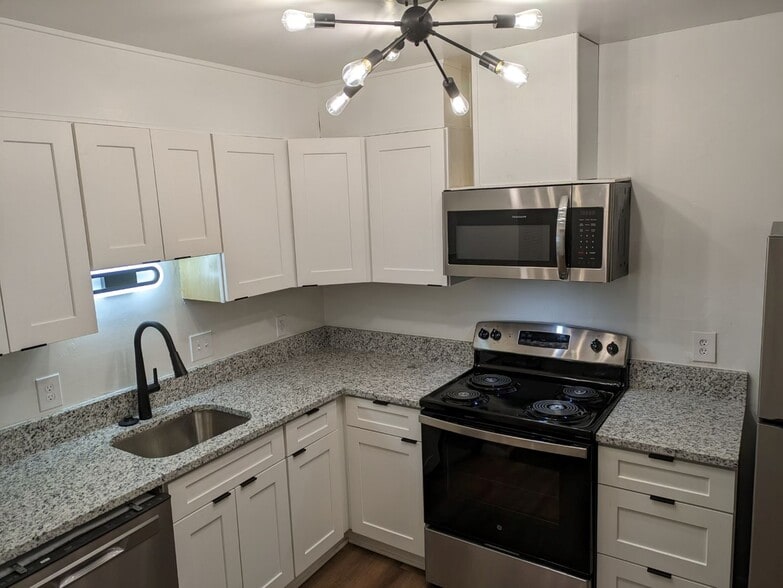 Building Photo - 2728 Gatewood Cir