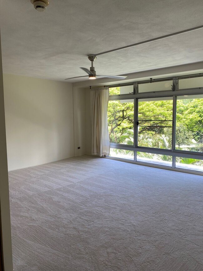 Building Photo - A one bedroom, one bath, NO parking apartm...