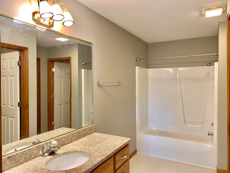 Building Photo - 3526 Teakwood Dr