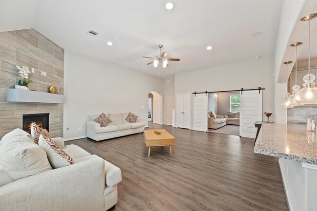Building Photo - 15103 Dry Ridge Ct