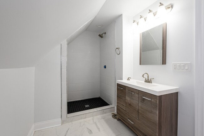 Building Photo - 4226 N Bernard St