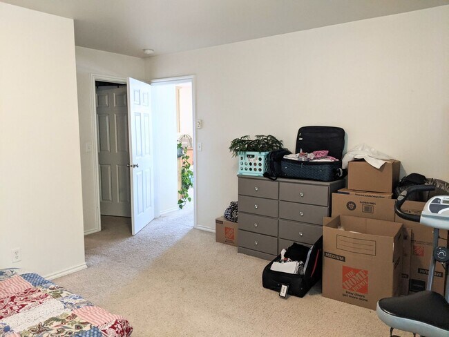 Building Photo - Beautiful Two Bedroom Condo