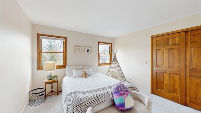 Building Photo - 7111 Saddle Oaks Dr