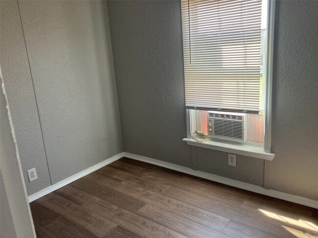 Building Photo - 118 Walnut St