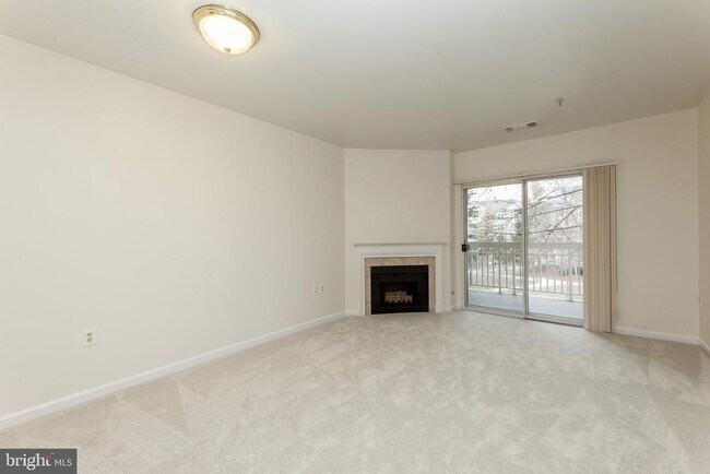 Building Photo - 2204 Westcourt Ln