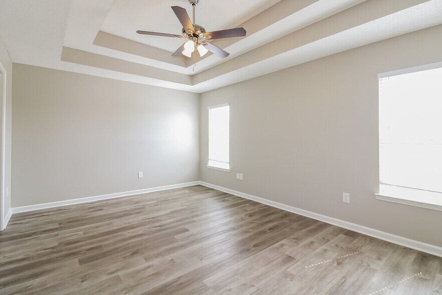 Building Photo - 8418 Linda Shore Dr N